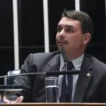 Flávio diz que manterá reajuste do Bolsa Família se eleito