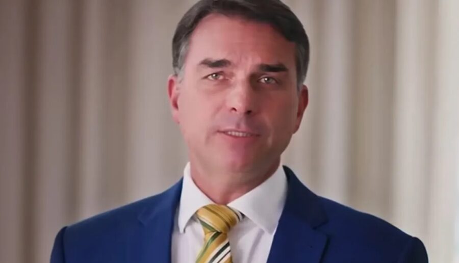 Flávio propõe fim do regime de partilha do petróleo e detalha programa contra endividamento