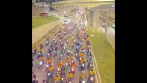 Flávio reúne apoiadores em motocarreata em Natal; veja vídeo