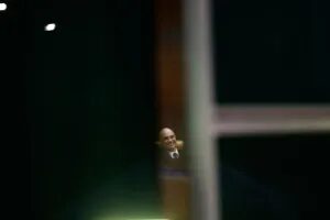 Fotógrafo flagra Moraes rindo depois de bate-boca com Mendonça no STF
