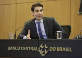 Galípolo diz que BC não será ‘emotivo’ e revisa PIB de 2026 para 1,8%