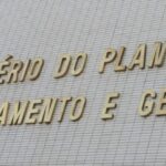 Governo inclui reajuste do Bolsa Família no Orçamento e faz projeção de alta no déficit primário