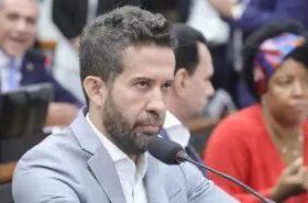 Janones admite falsa retratação sobre Nikolas e promete nova ofensiva