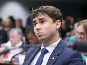 Juiz diz que Nikolas não chamou Vorcaro de 'lindão' e determina retirada de notícia de site do ar