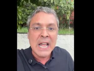 Lindbergh Farias faz ataques a Mendonça