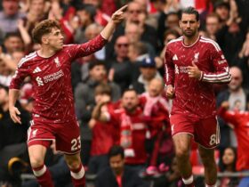 Liverpool anuncia acordo com companhia aérea para patrocínio de 300 milhões de libras