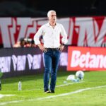 Luís Castro lamenta derrota do Grêmio e afirma: “Não merecíamos perder”