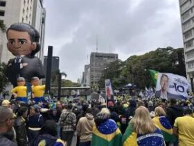 Manifestantes pedem ‘fora, Lula’ e impeachment de Moraes