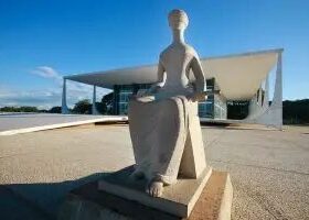 Meio/Ideia: 51,6% veem decisões do STF ligadas a interesses próprios