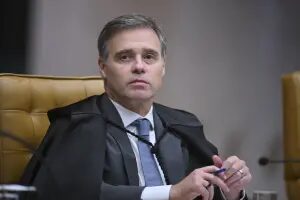 Mendonça atende Fachin e retira sigilo da investigação do caso Master
