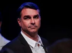 Mendonça inclui Flávio em investigação sobre filme Dark Horse