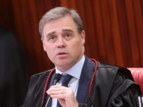 Mendonça não consegue acessar informações do celular de Vorcaro e pede ajuda à PF