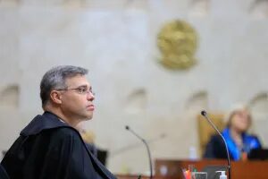 Mendonça revoga prisão de filho do Careca do INSS e manda usar tornozeleira