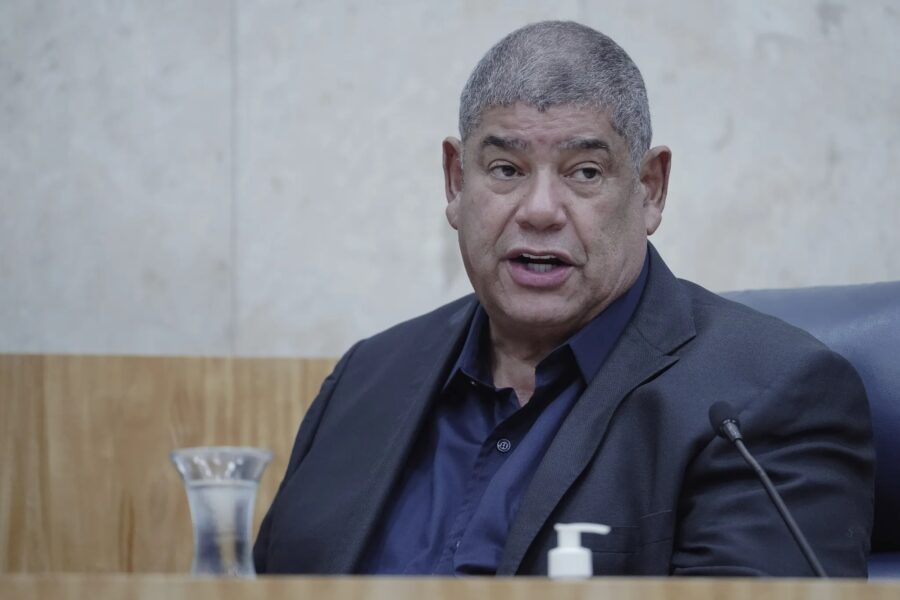 Milton Leite reclama de pressão alta, é levado a hospital, mas prisão é mantida