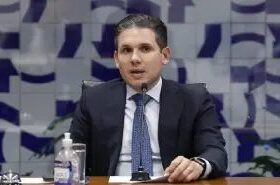 Motta nega favorecimento a Vorcaro depois de vazamento de mensagens