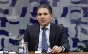 Motta nega favorecimento a Vorcaro depois de vazamento de mensagens
