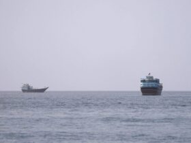 Navegação no Estreito de Ormuz cai para o nível mais baixo desde maio