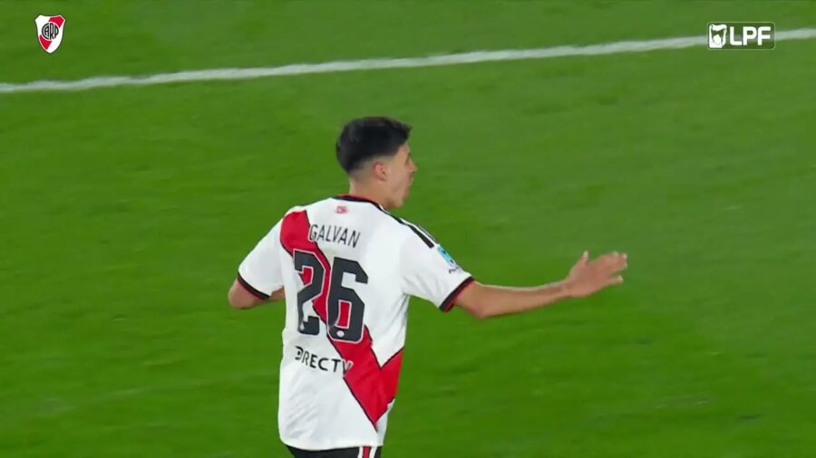 O golaço de Galván em seu doblete contra o Independiente Rivadavia