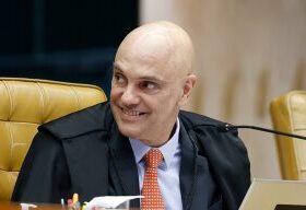 Para 62% dos brasileiros, Moraes deve se afastar ou sofrer impeachment