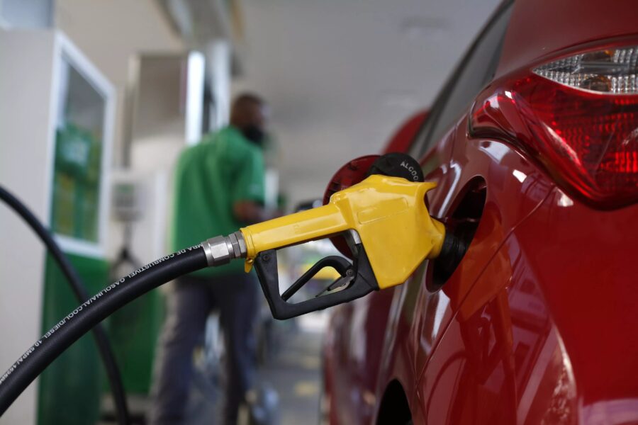 Petrobras aumenta preço da gasolina após novo subsídio do governo