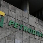 Petrobras batiza primeiro navio a navegar com tripulação 100% feminina