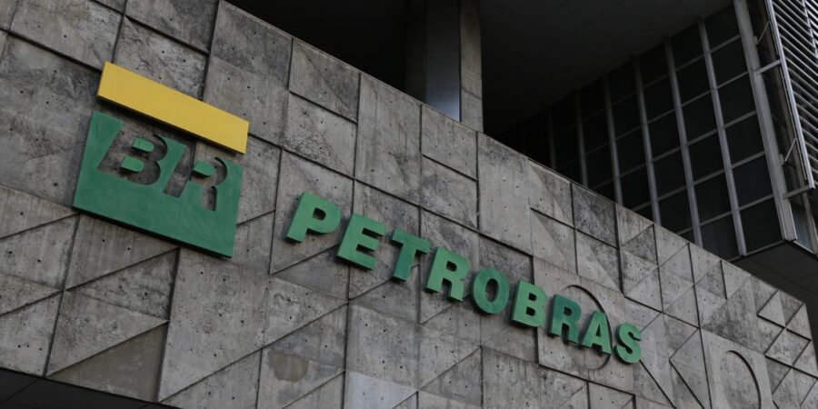 Petrobras batiza primeiro navio a navegar com tripulação 100% feminina
