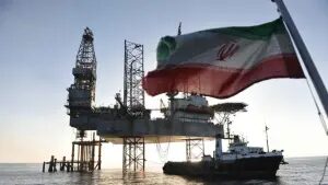 Petróleo avança e ultrapassa US$ 97 com nova escalada entre EUA e Irã