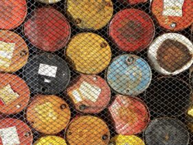 Petróleo sobe pelo segundo dia com escalada no Oriente Médio e interrupções na oferta