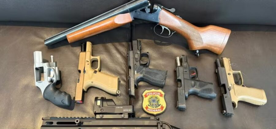 PF apreende sete armas em operação que mira Mario Frias e produtora do filme Dark Horse
