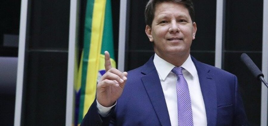 PF vê possível elo entre emendas de Mario Frias e recursos enviados ao filme “Dark Horse”