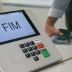 Pool de veículos cancela debate após Lula e Flávio Bolsonaro não confirmarem participação