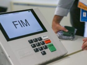 Pool de veículos cancela debate após Lula e Flávio Bolsonaro não confirmarem participação
