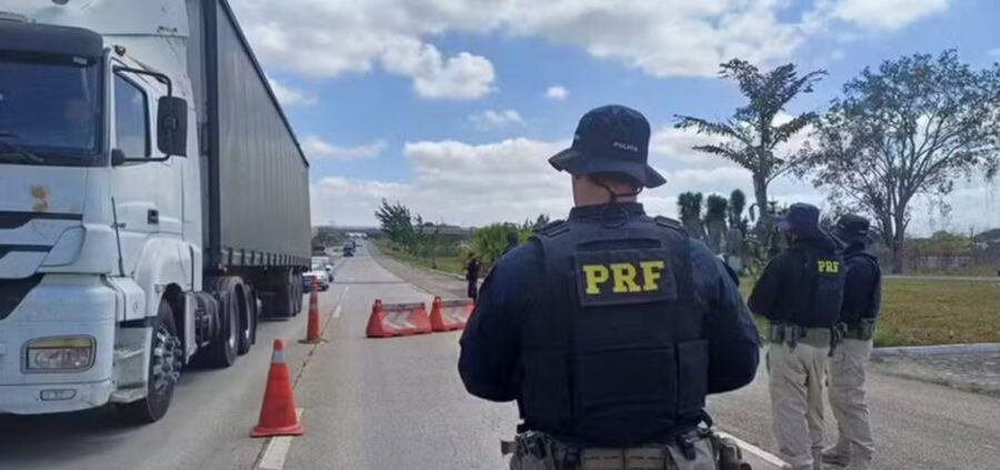 PRF restringe operações de trânsito durante votação e proíbe bloqueios que prejudiquem eleitores