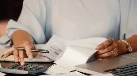 Quase 9 milhões de brasileiros estão inadimplentes com banco e fintech