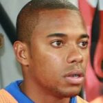 Robinho reduz pena em 301 dias com leitura e estudos na prisão