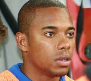 Robinho reduz pena em 301 dias com leitura e estudos na prisão