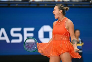Sabalenka sofre, mas supera Noskova e vai à semifinal do US Open