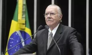 Sarney é internado em São Paulo para tratar pneumonia