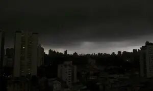 Semana começa com temporais no Sudeste