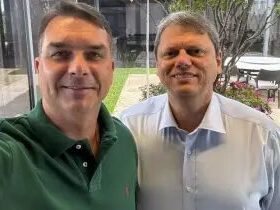 Tarcísio diz estar ‘muito otimista’ com vitória de Flávio: ‘Crescendo na hora certa’
