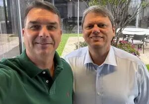 Tarcísio diz estar ‘muito otimista’ com vitória de Flávio: ‘Crescendo na hora certa’