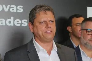 Tarcísio vence no 1º turno com 54% dos votos, diz pesquisa Futura