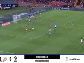 Trave salva o Vasco! Santa Fe acerta o poste e quase marca em Bogotá; veja o lance
