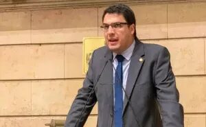 TRE-RJ dá direito de resposta a Rogério Amorim
