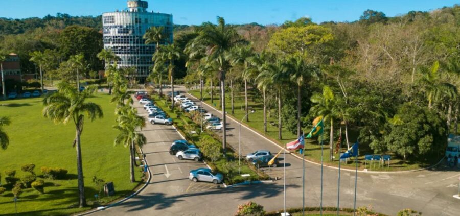 Três estudantes são hospitalizados após termômetro com mercúrio quebrar em laboratório na Bahia