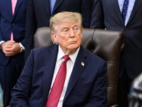 Trump manda jornalista “ficar quieta” após pergunta sobre veto à imprensa na Casa Branca