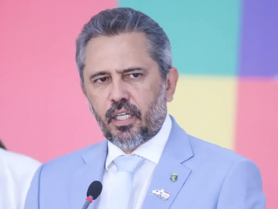 TSE suspende decisão que tiraria 76 minutos da propaganda de Elmano de Freitas (PT) no Ceará