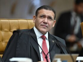 TSE suspende jingle da campanha de Lula que associava Flávio Bolsonaro a suspeitas de corrupção