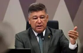 Viana convoca senadores a Brasília e diz que silêncio favorece crise no STF