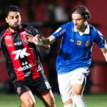 Vitória quebra jejum e deixa o Grêmio perto do Z4 do Brasileirão